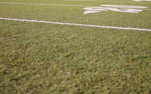 【優(yōu)秀】校園一角操場作文