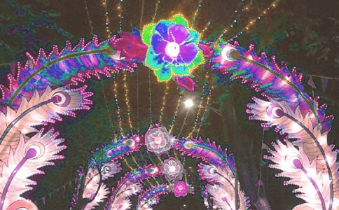 荷花燈點蠟 歇后語及解釋