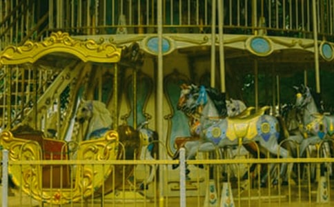 坐旋轉木馬作文(精選17篇)