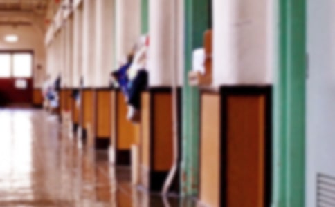 ������С�W(xu��)У���ٷżٕr(sh��)�g֪ͨ