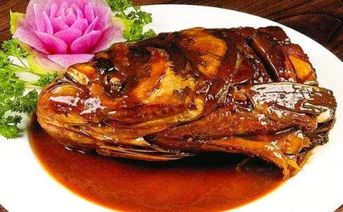 鰱魚頭燉豆腐的做法