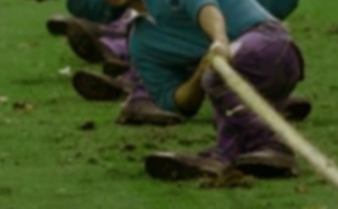 “桌上拔河”作文