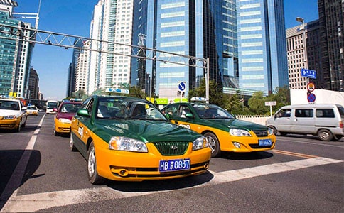 《出租車》小班美術教案