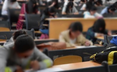 大學生村官個人述職報告9篇