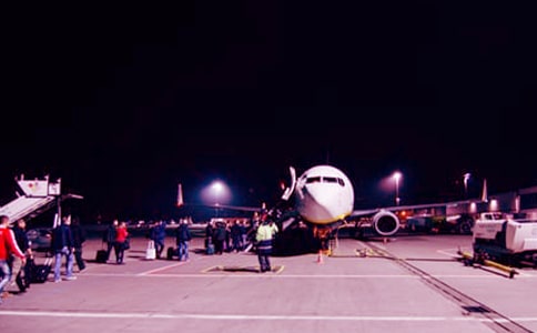 南航新生報到模擬登機90后美女輔導員變“機長”