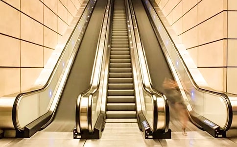 電梯驚魂作文15篇(精)