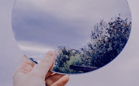 鏡子中的我作文(精選31篇)