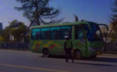 ���\��I���\����