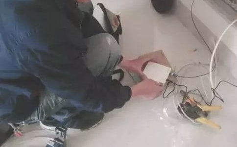 集嶄新的超寬帶(UWB)無線通信技術