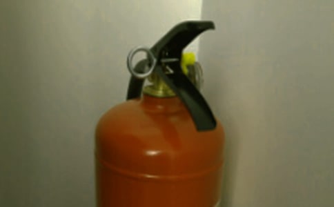 干粉滅火器的正確使用方法教程