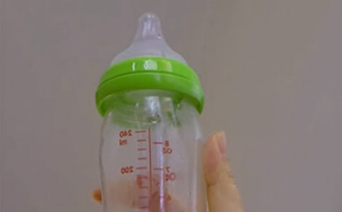 選擇硅膠奶瓶好還是玻璃奶瓶好