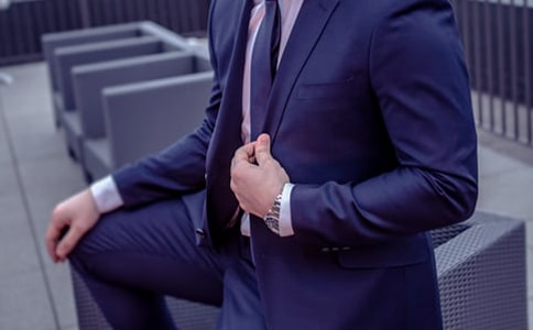 牛根生從企業家到專職慈善家的人生經歷