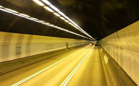 如何走出職場“小人”黑色隧道