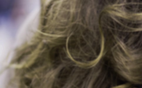 夢見自己把頭發剪短是什么意思