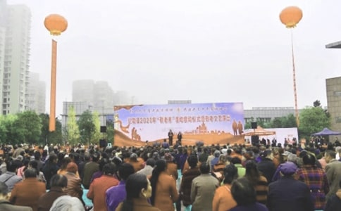 少先隊文藝演出活動串詞