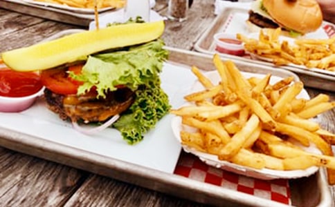 與校長(zhǎng)共進(jìn)午餐作文