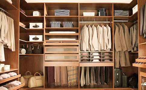 整理衣柜中班美術(shù)教案